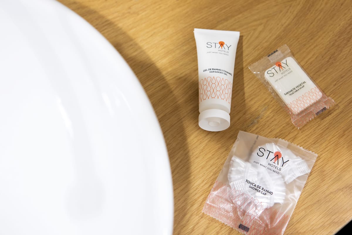 standard single room | bathroom | free toiletries, hair dryer, towels, shampoo