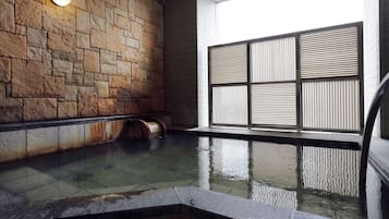 Indoor spa tub