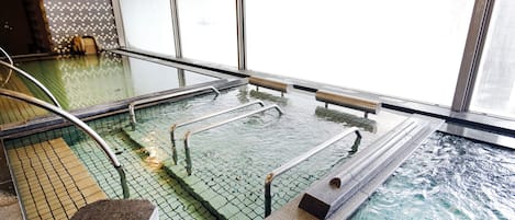 Indoor spa tub