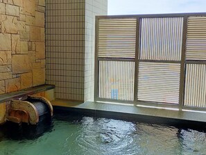 Hot springs - Hotel Monterey La Soeur Osaka (Osaka)