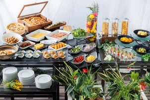 Lunsj og middag serveres, japanske retter