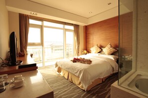 Minibar, in-room safe, desk, free WiFi