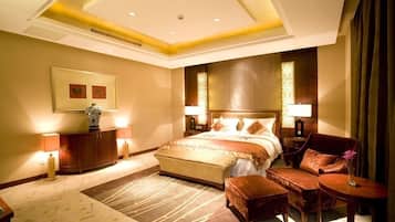 Family Single Room | Minibar, in-room safe, desk, free WiFi