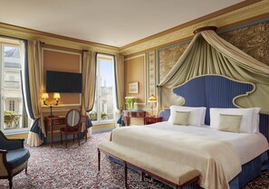 Egyptian cotton sheets, premium bedding, pillowtop beds, minibar