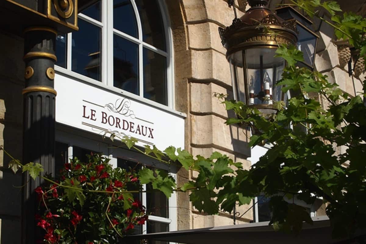 2 restaurants, breakfast, lunch, dinner served; french cuisine