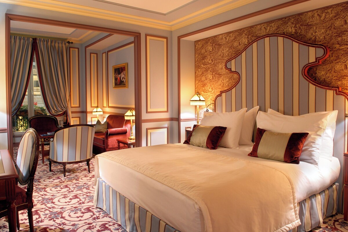 Junior Suite, 1 King Bed (Opera View)