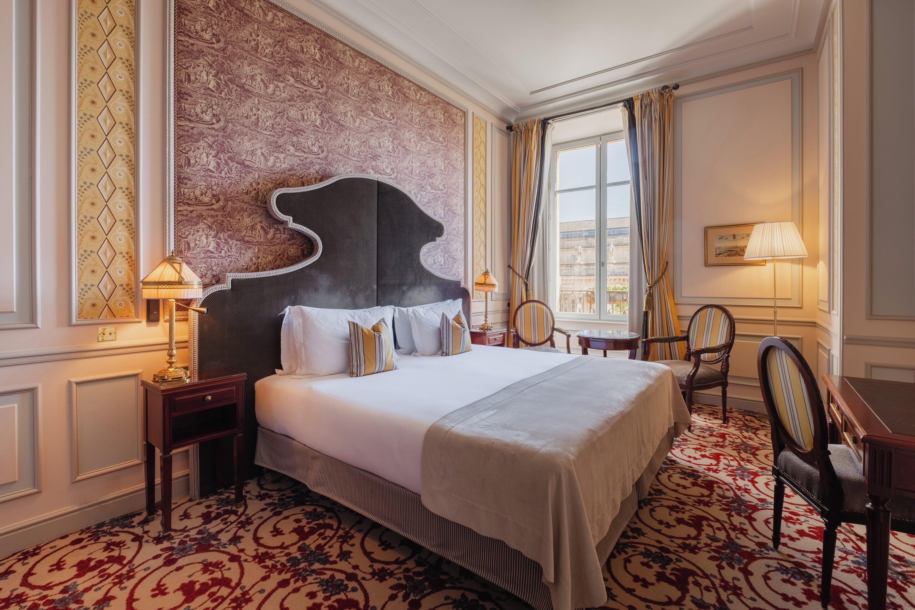 Premium Room, 1 King Bed (Opera View) | Egyptian cotton sheets, premium bedding, pillow-top beds, minibar