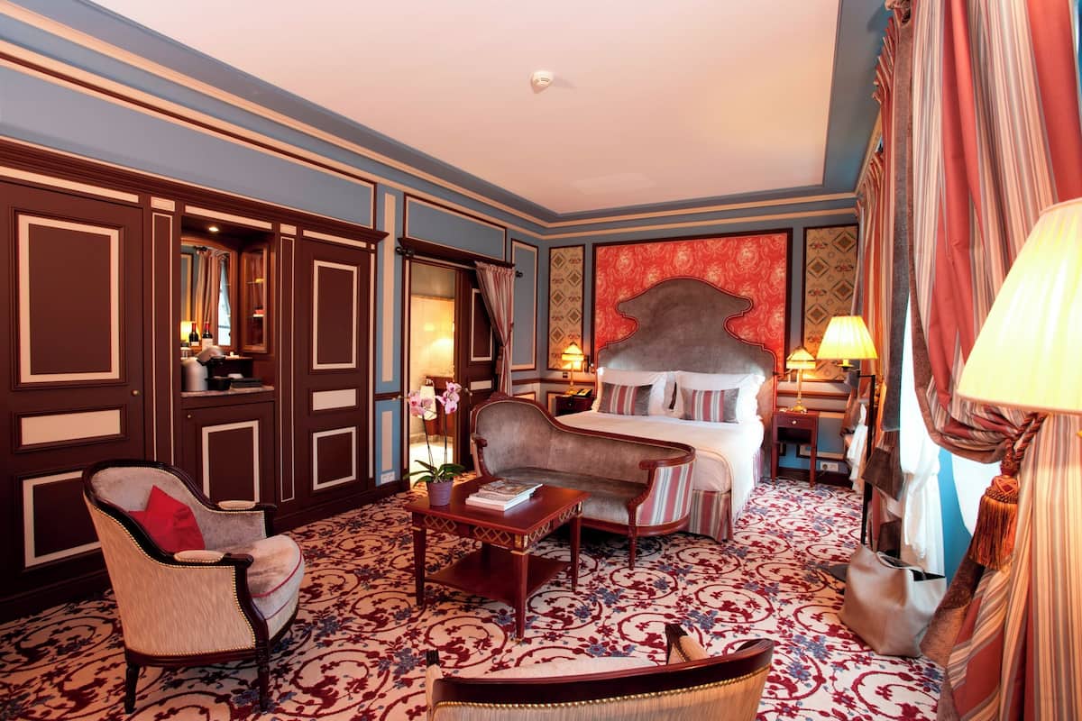 egyptian cotton sheets, premium bedding, pillow-top beds, minibar