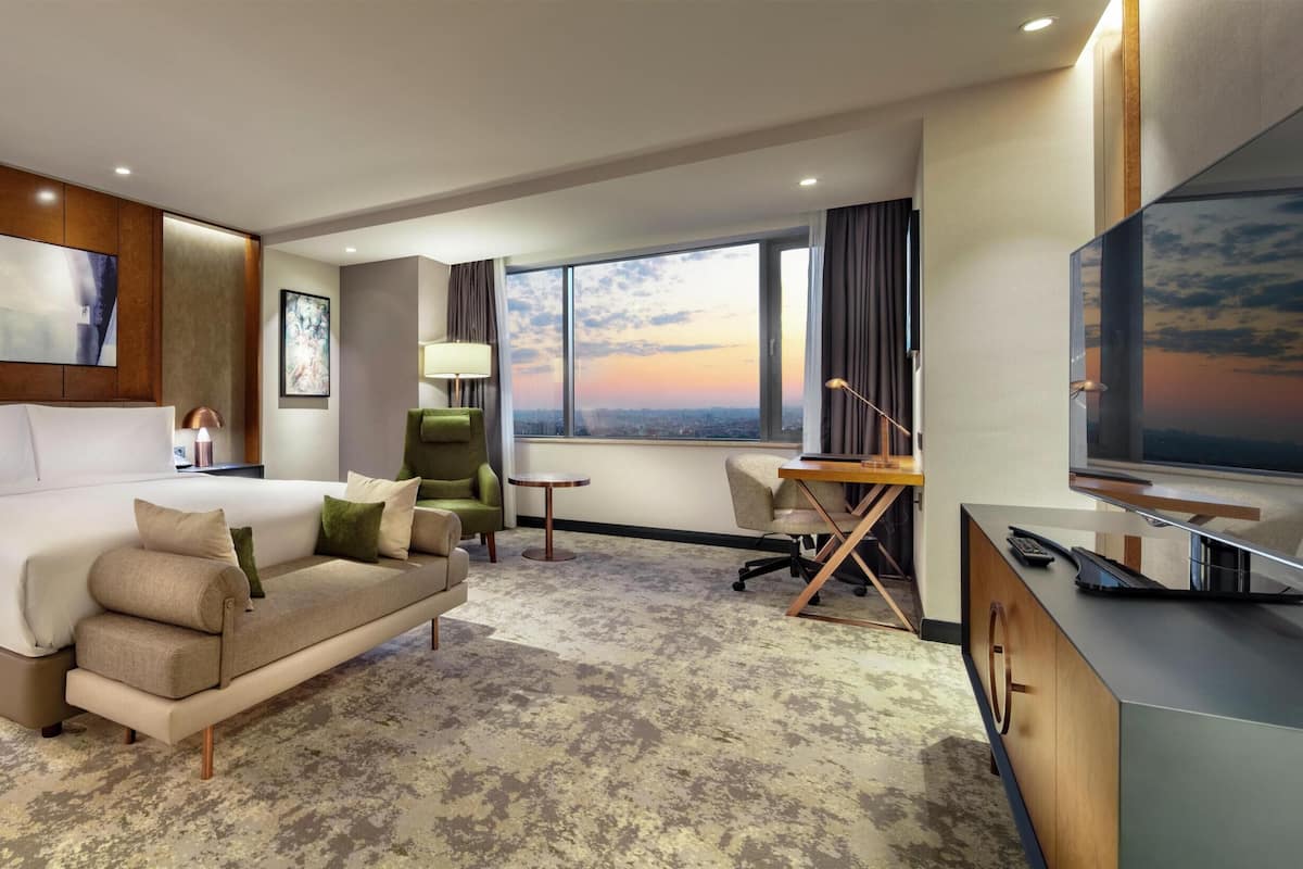 Hochwertige Bettwaren, Minibar, Zimmersafe, Schreibtisch