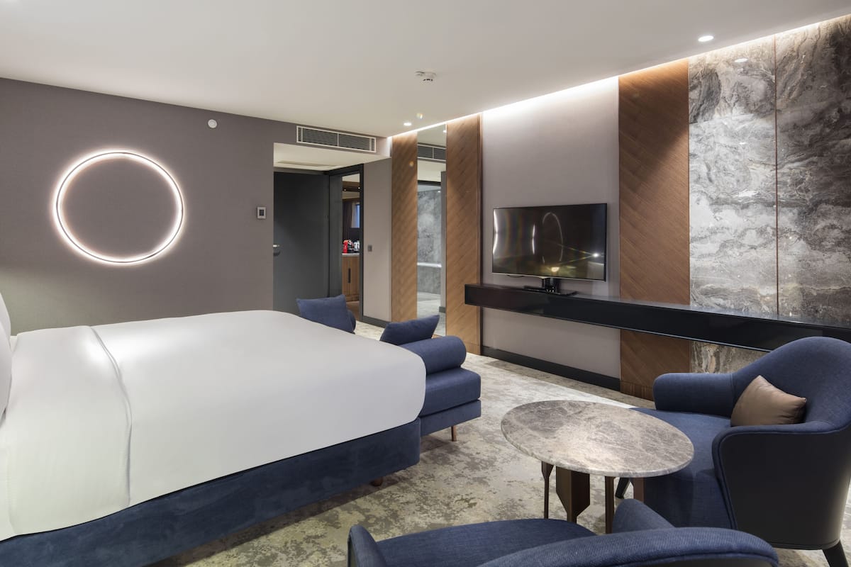 Suite, 1 Bedroom | Living room | Flat-screen TV