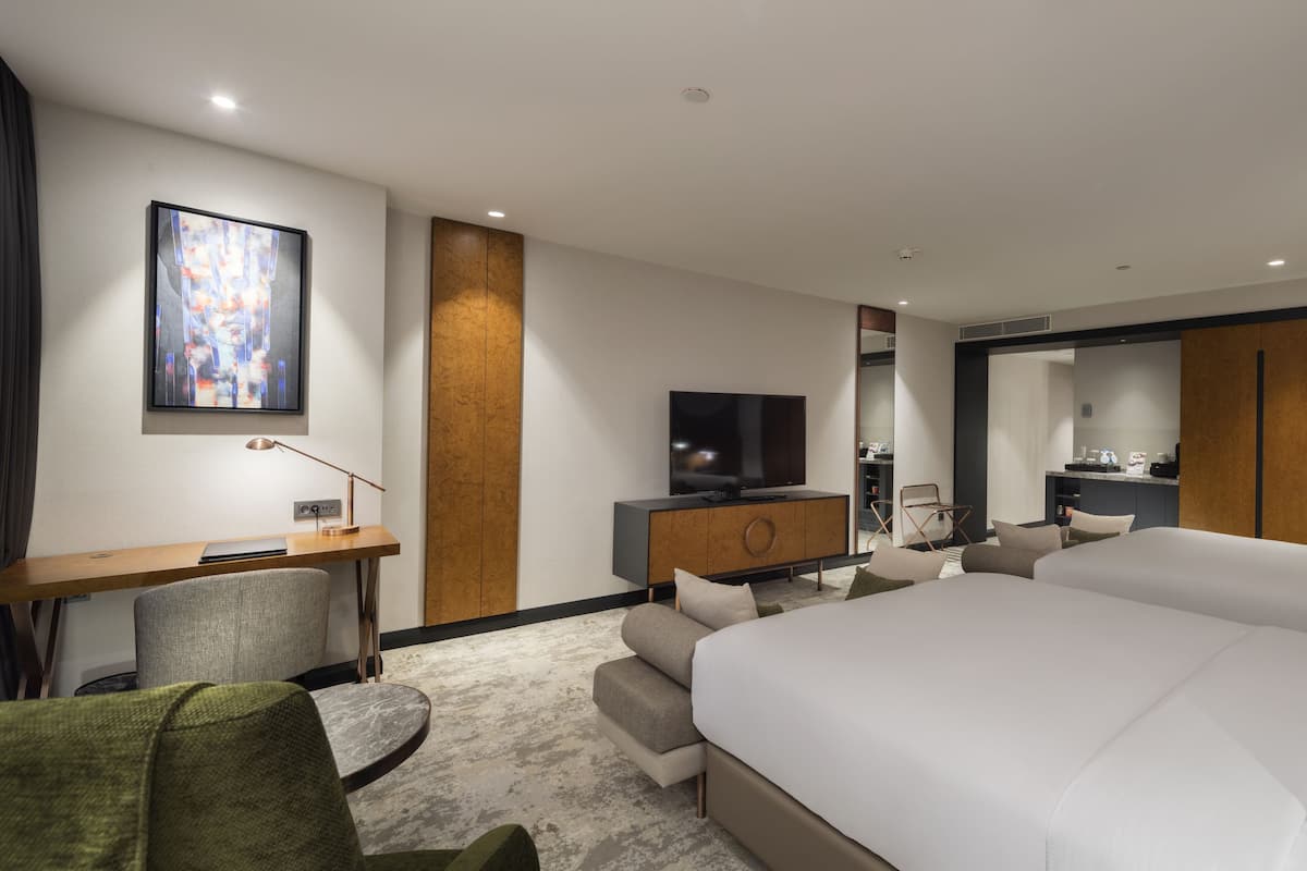 Premium bedding, minibar, in-room safe, desk