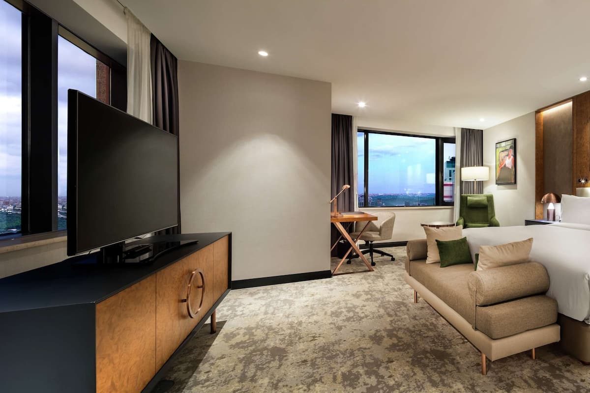 Premium bedding, minibar, in-room safe, desk