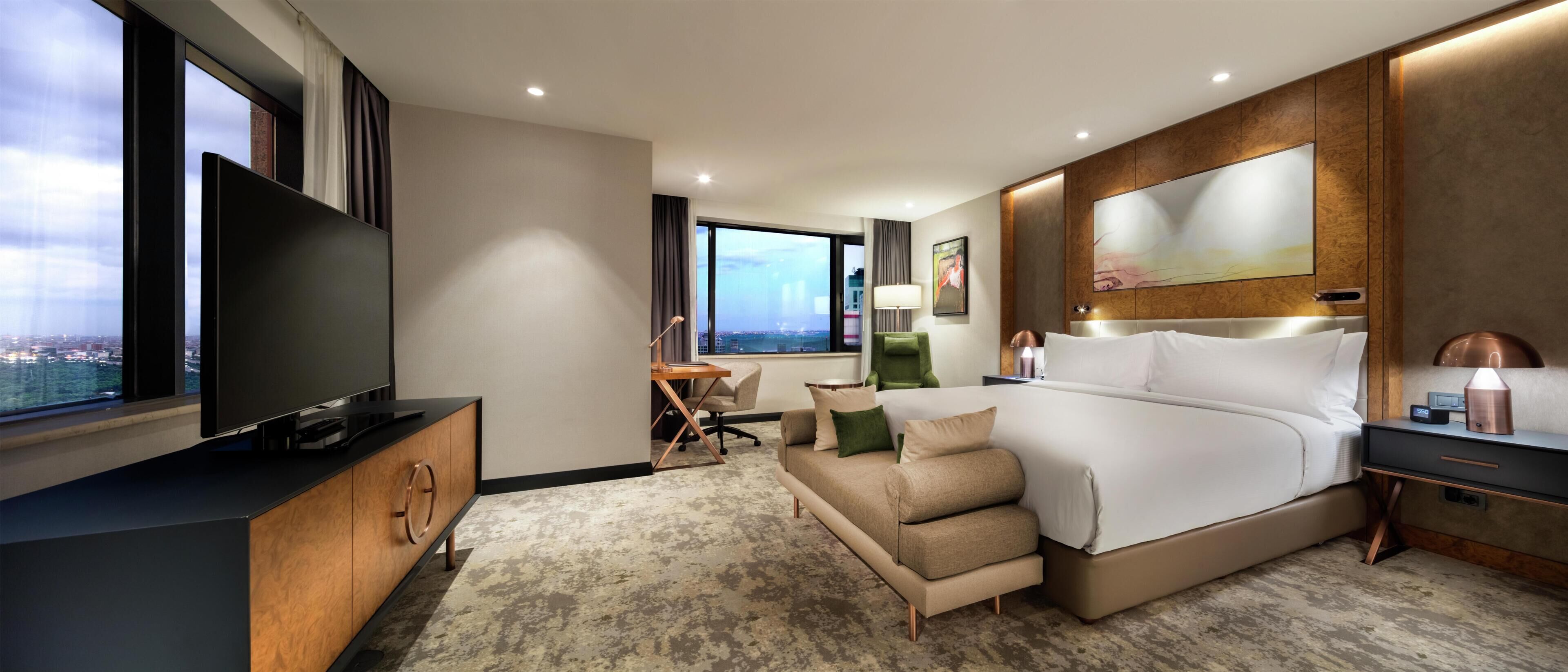 Hochwertige Bettwaren, Minibar, Zimmersafe, Schreibtisch