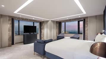 Presidential-sviitti, 1 suuri parisänky | Ylelliset vuodevaatteet, minibaari, tallelokero huoneessa, työpöytä