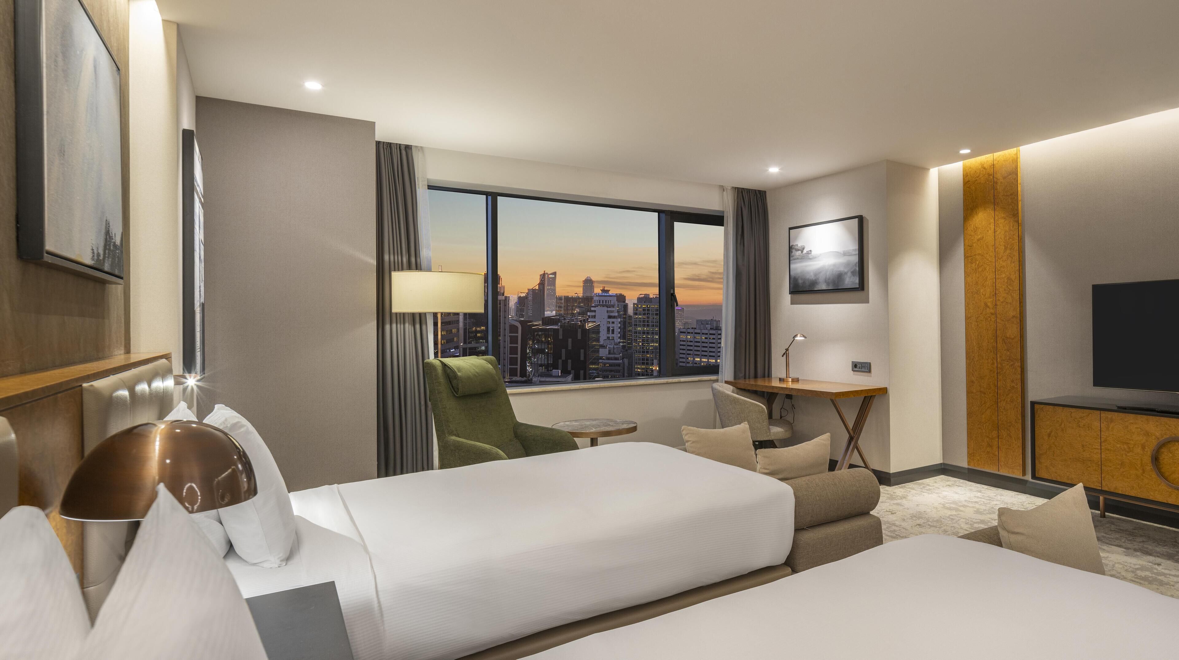 客房, 2 张单人床 | 高档床上用品、迷你吧、客房内保险箱、办公桌