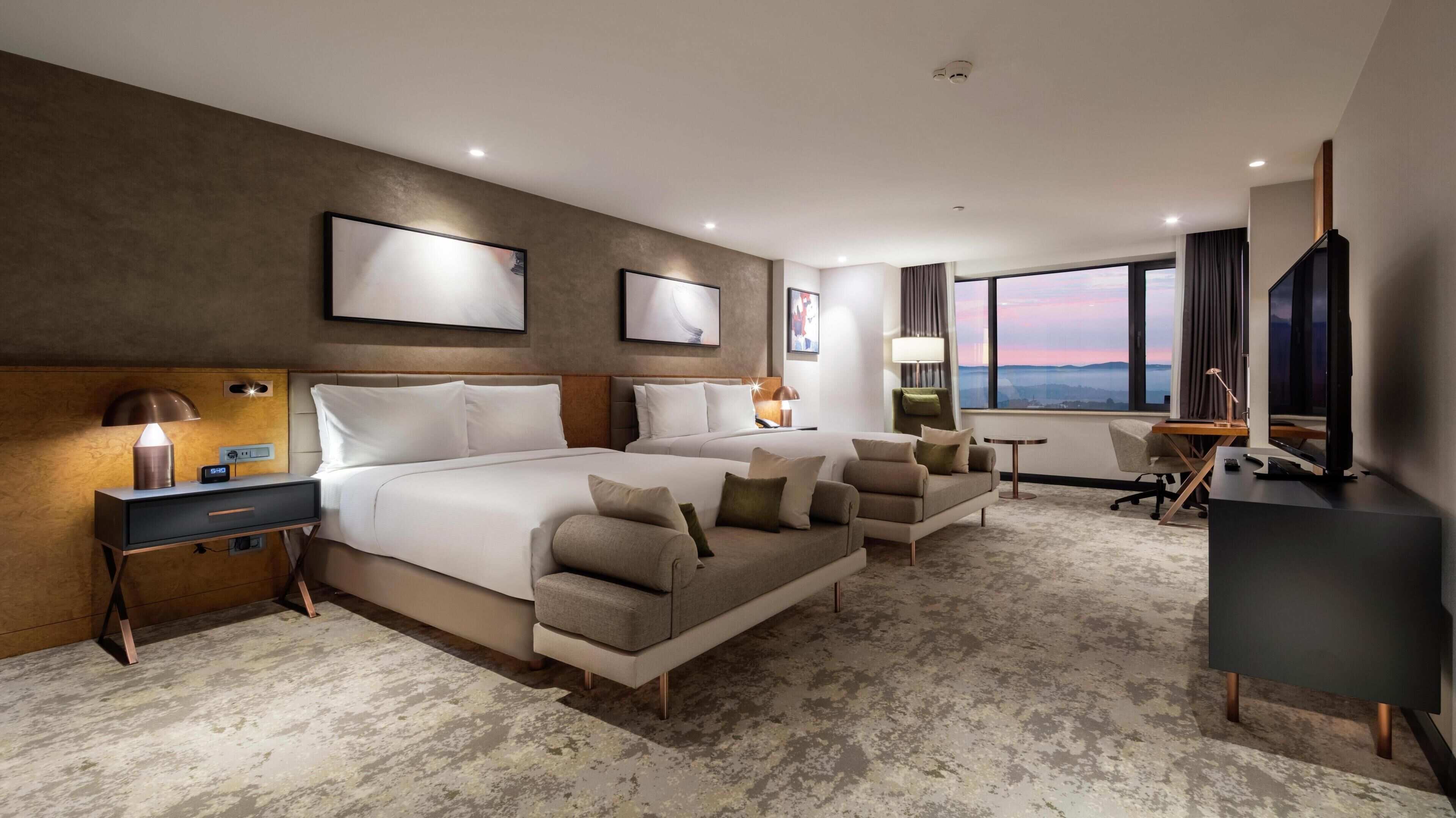 Hochwertige Bettwaren, Minibar, Zimmersafe, Schreibtisch