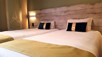 Ropa de cama de alta calidad, muebles diferentes y escritorio