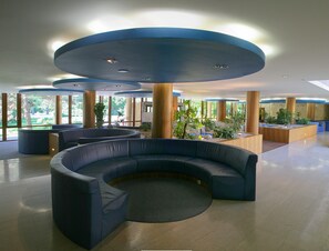 Sauna, sources chaudes/minérales, soins corporels, bains de boue