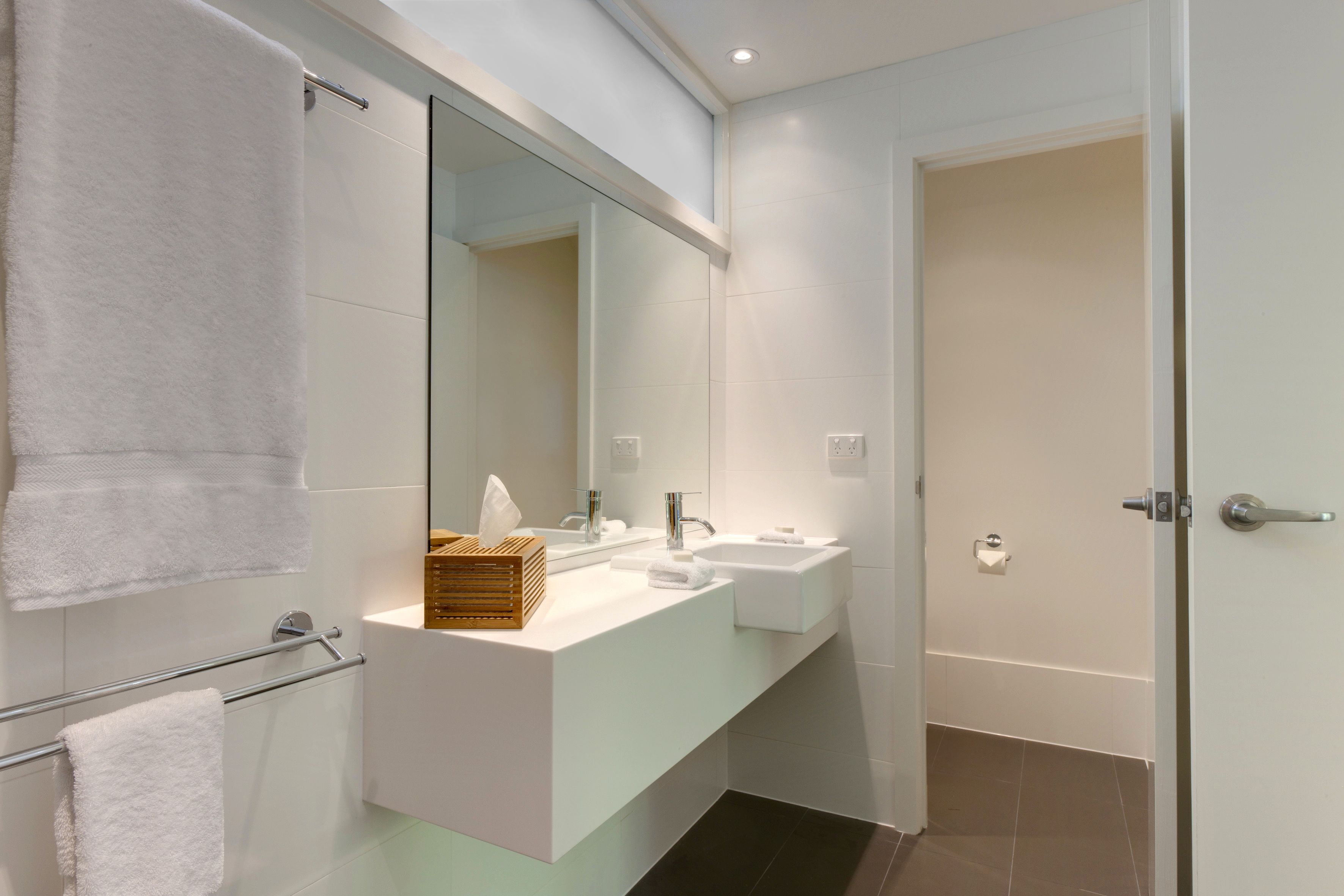 bungalow | bathroom | shower, free toiletries, hair dryer, towels