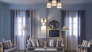 Lobby sitting area - Thalassa Seaside Resort & Suites (Santorini)