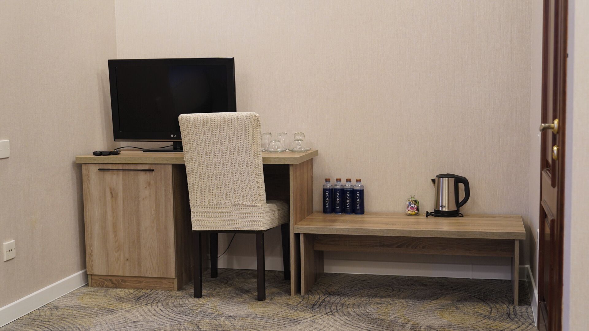 82-cm led tv with cable channels, tv