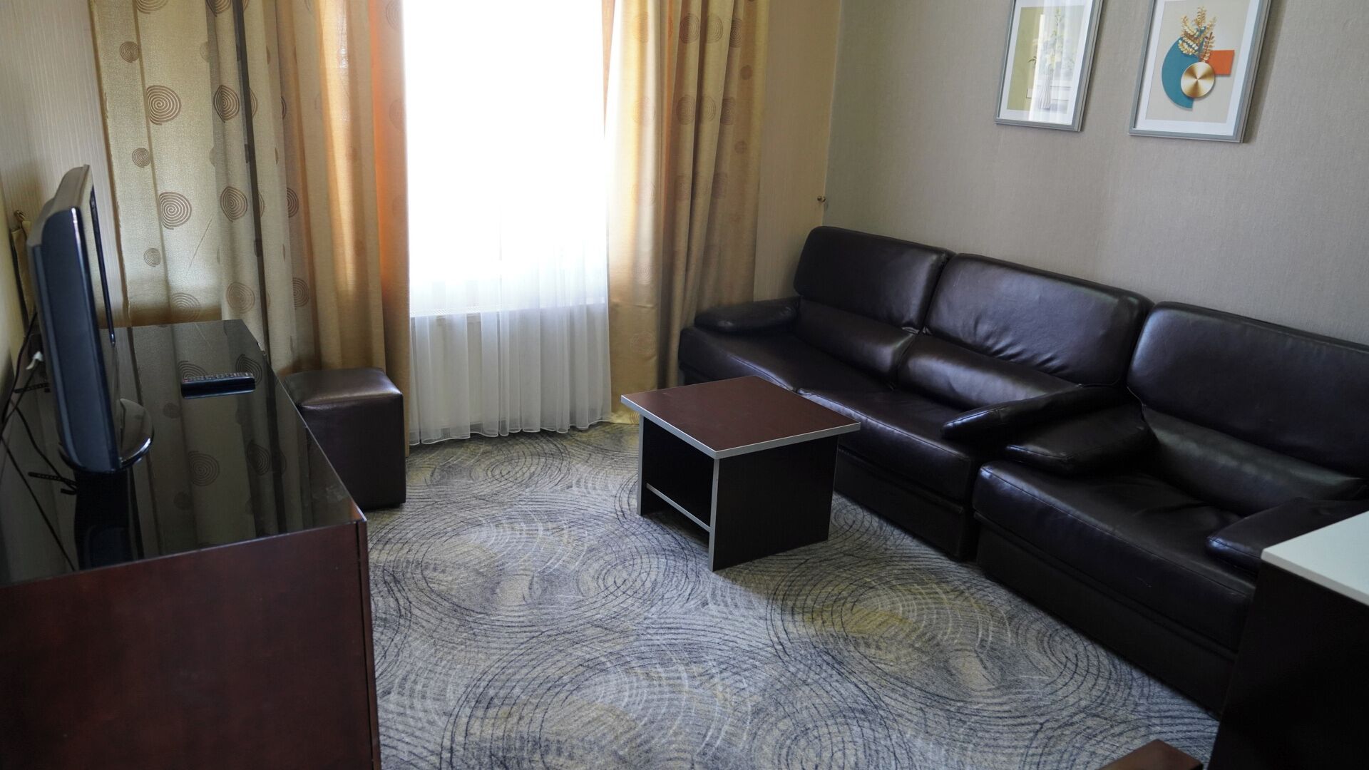 82-cm led tv with cable channels, tv