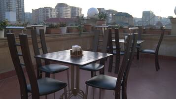 Breakfast, lunch and dinner served