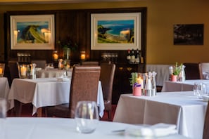 2 restaurants, breakfast served