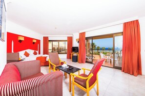 迷你吧、客房内保险箱、办公桌、遮光窗帘