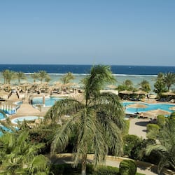 4 outdoor pools, pool loungers