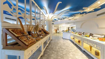 4 間餐廳;供應早餐、晚餐;意大利菜