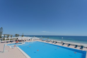 2 outdoor pools, pool loungers