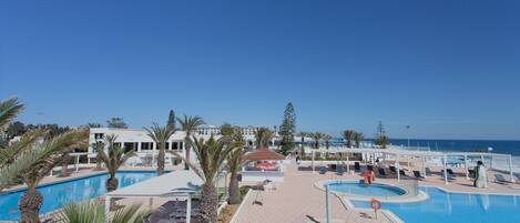 2 outdoor pools, sun loungers