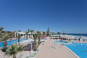 2 outdoor pools, sun loungers