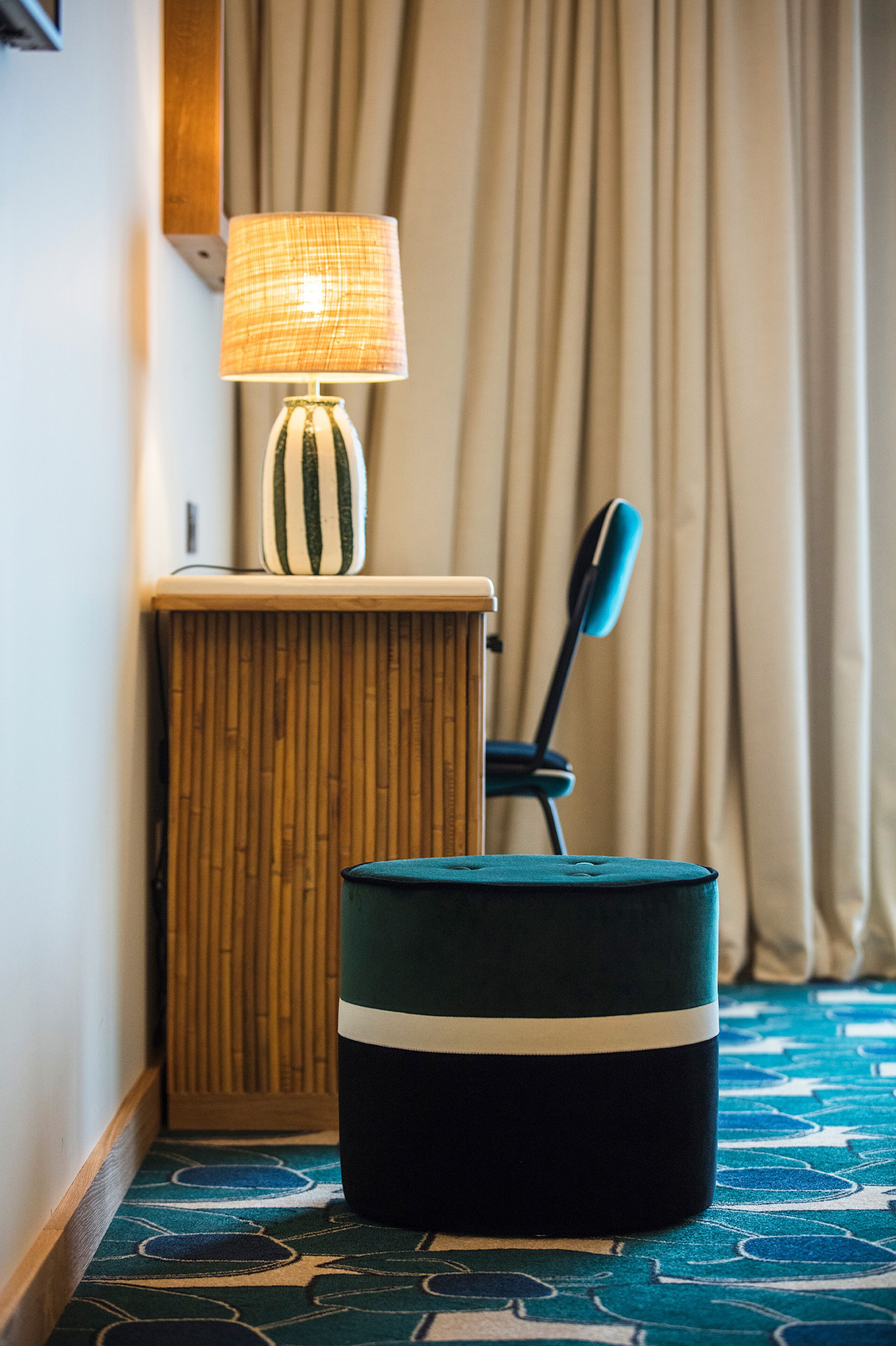 double standard ocean | premium bedding, down duvets, minibar, in-room safe