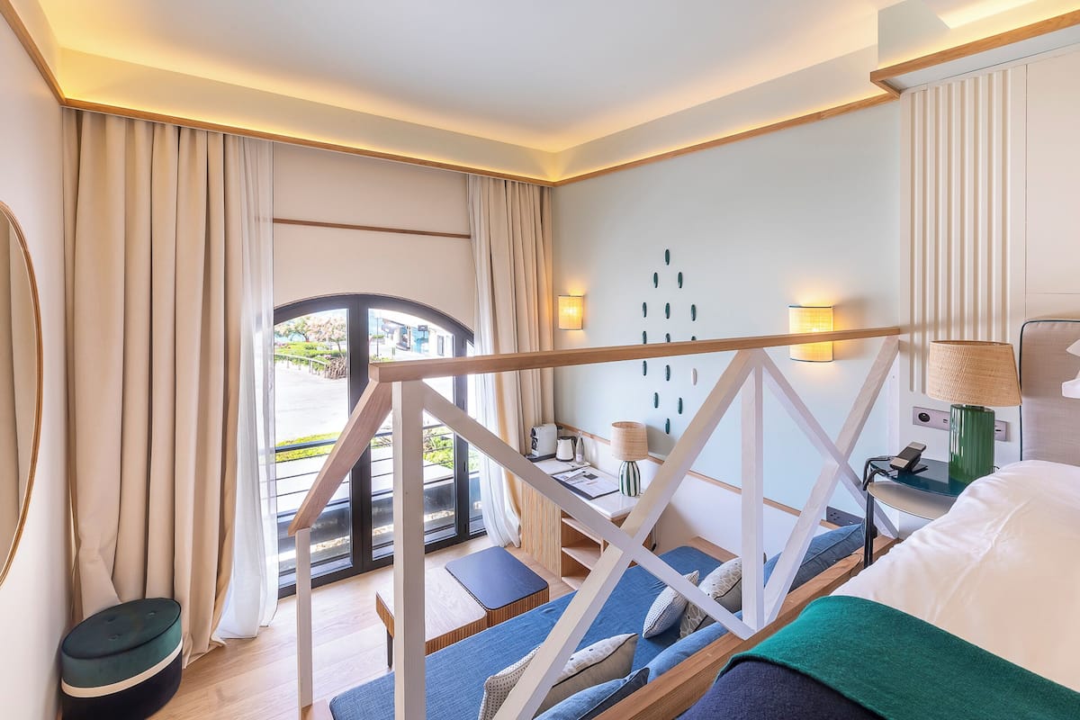 Premium bedding, down comforters, minibar, in-room safe