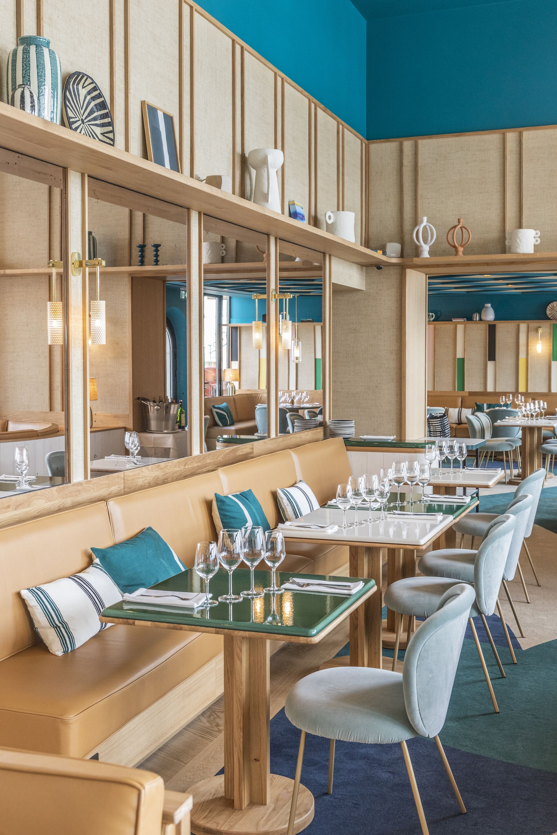 breakfast, lunch, dinner served; sea views