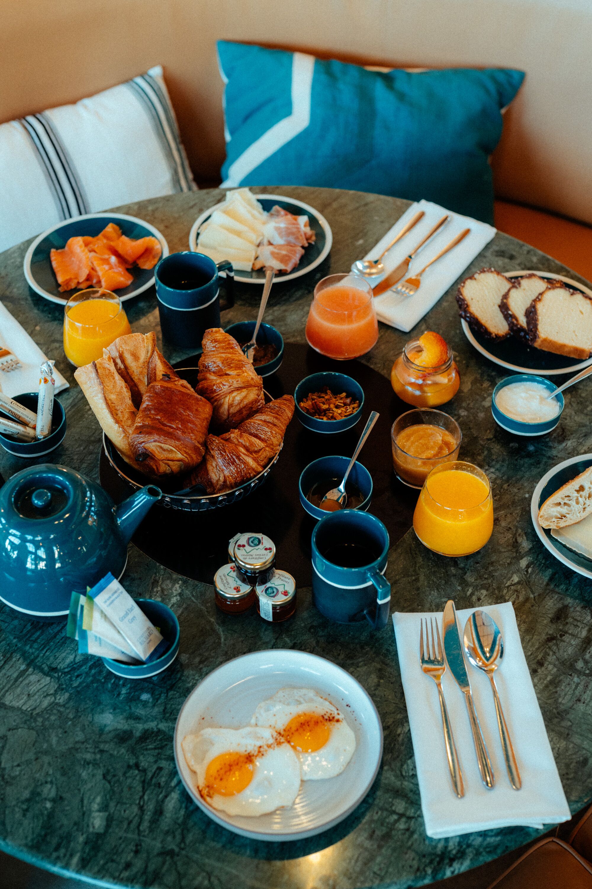 daily cooked-to-order breakfast (eur 24 per person)