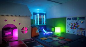 Área de juegos infantiles bajo techo