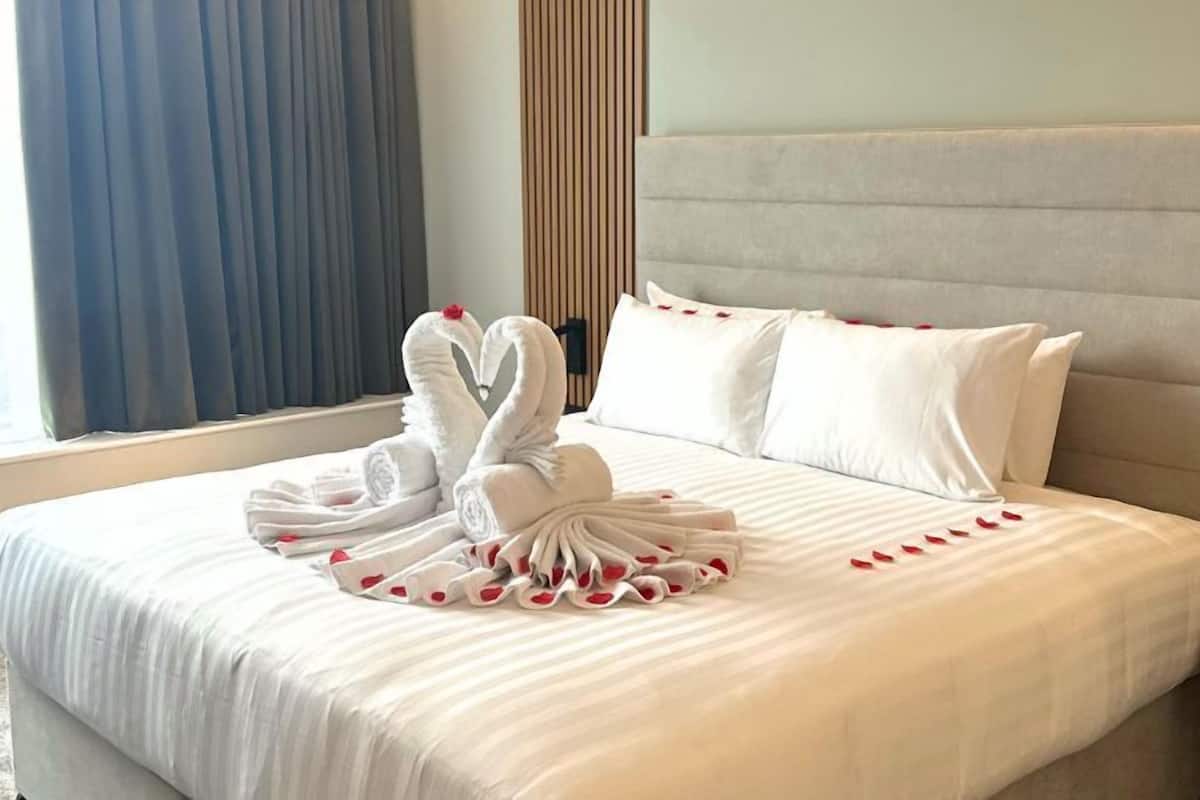 superior room | in-room safe, desk, iron/ironing board, free wifi