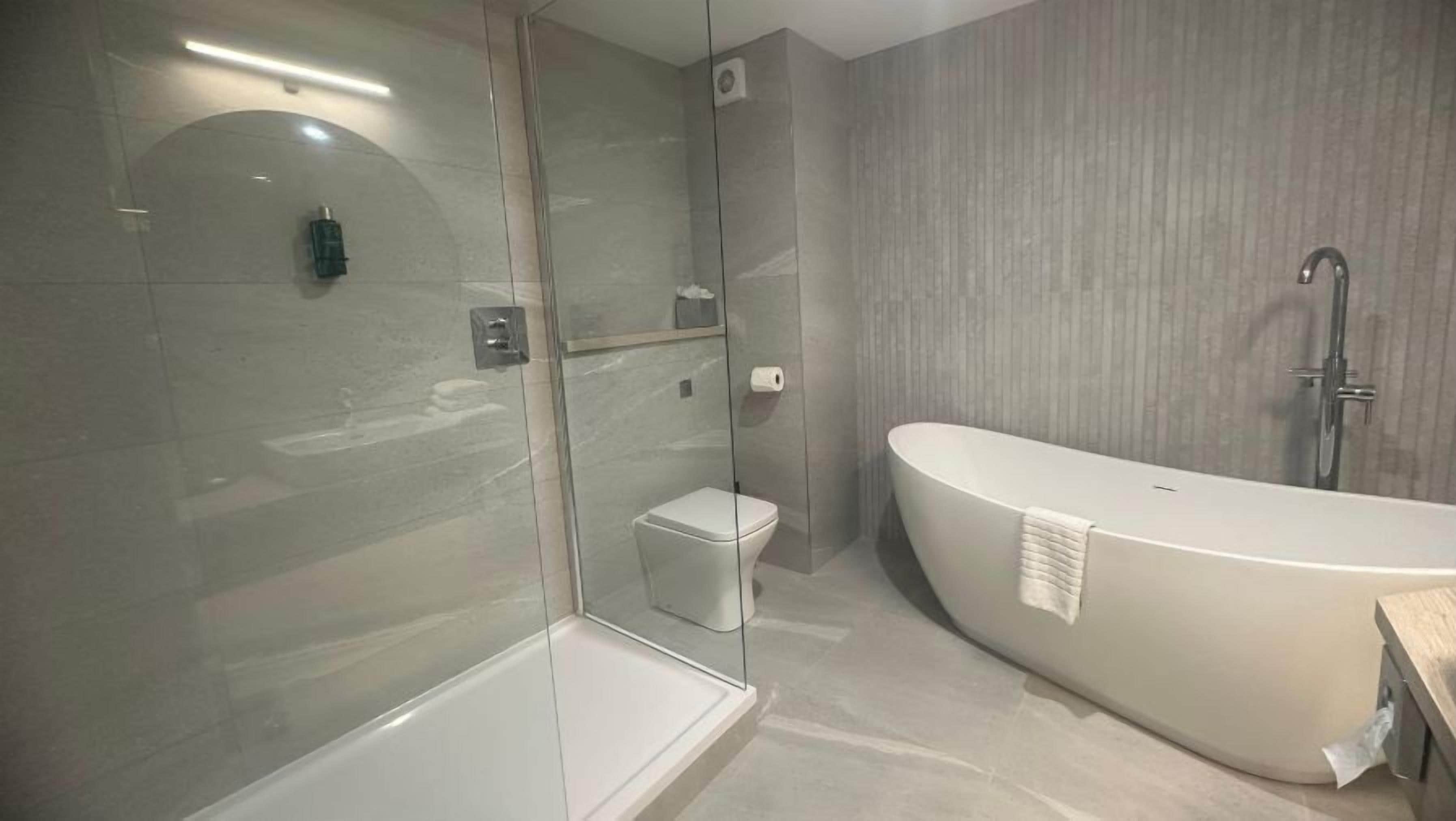 superior room | bathroom | free toiletries, hair dryer, soap, shampoo