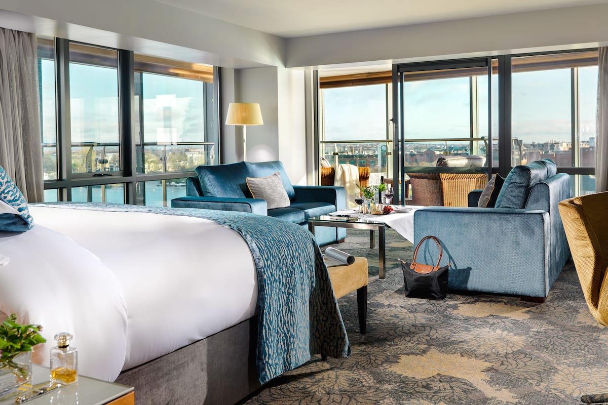 hypo-allergenic bedding, in-room safe, desk, blackout curtains