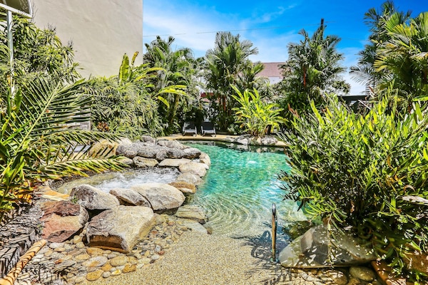 Outdoor spa tub