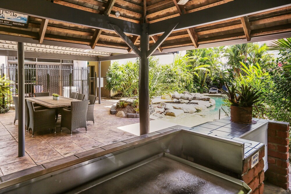 Cascade Gardens Holiday Apartments by null