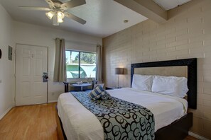 Deluxe Room, 1 Queen Bed