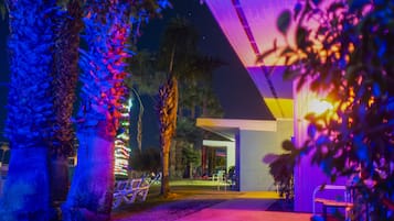 Deluxe Room, 1 King Bed | Hill view