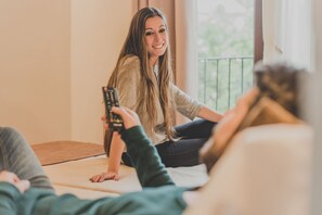 Habitación con 2 camas individuales | Caja fuerte, cortinas opacas, sistema de insonorización y wifi gratis