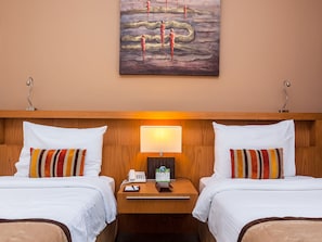 Roupas de cama premium, frigobar, cofres nos quartos, escrivaninha