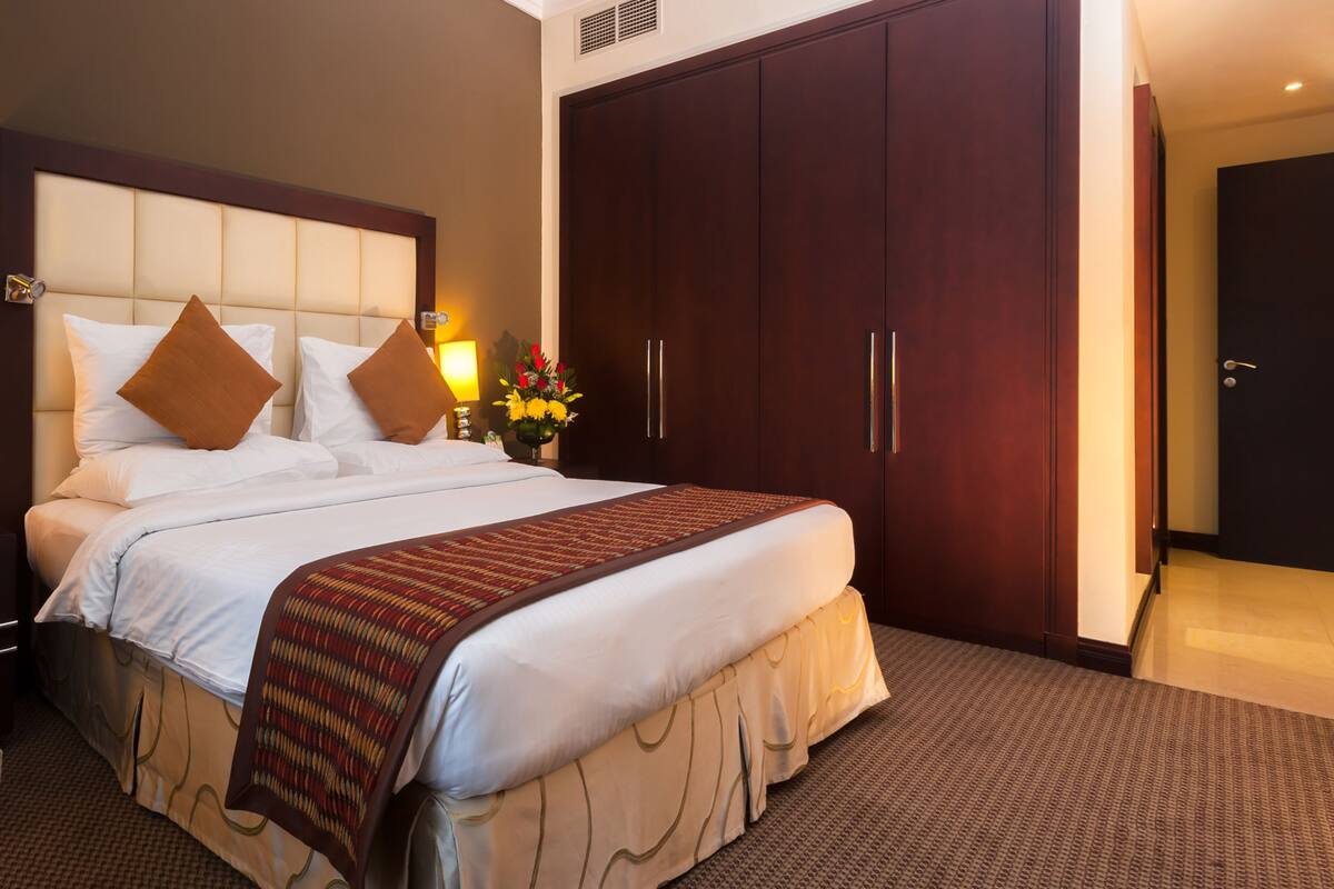 Ropa de cama de alta calidad y minibar 
