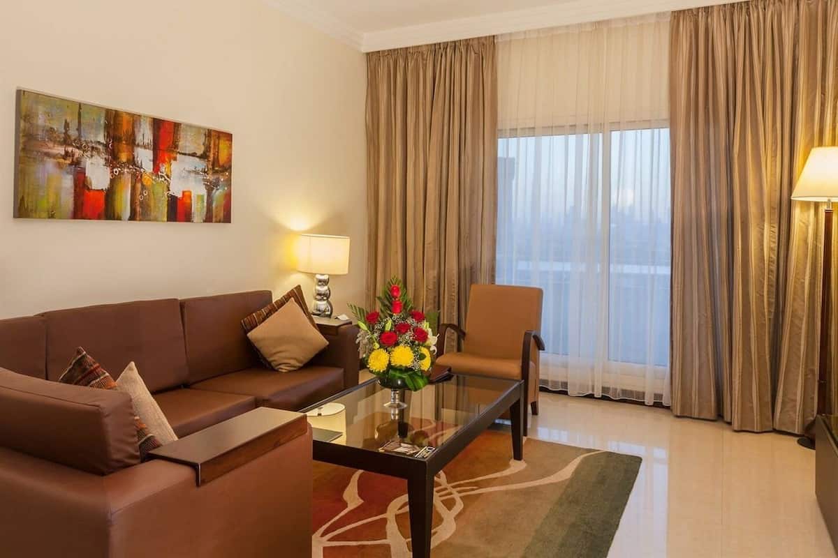 Ropa de cama de alta calidad y minibar 